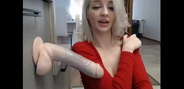  Booby babe Sucking 11 inches Dildo on Cam